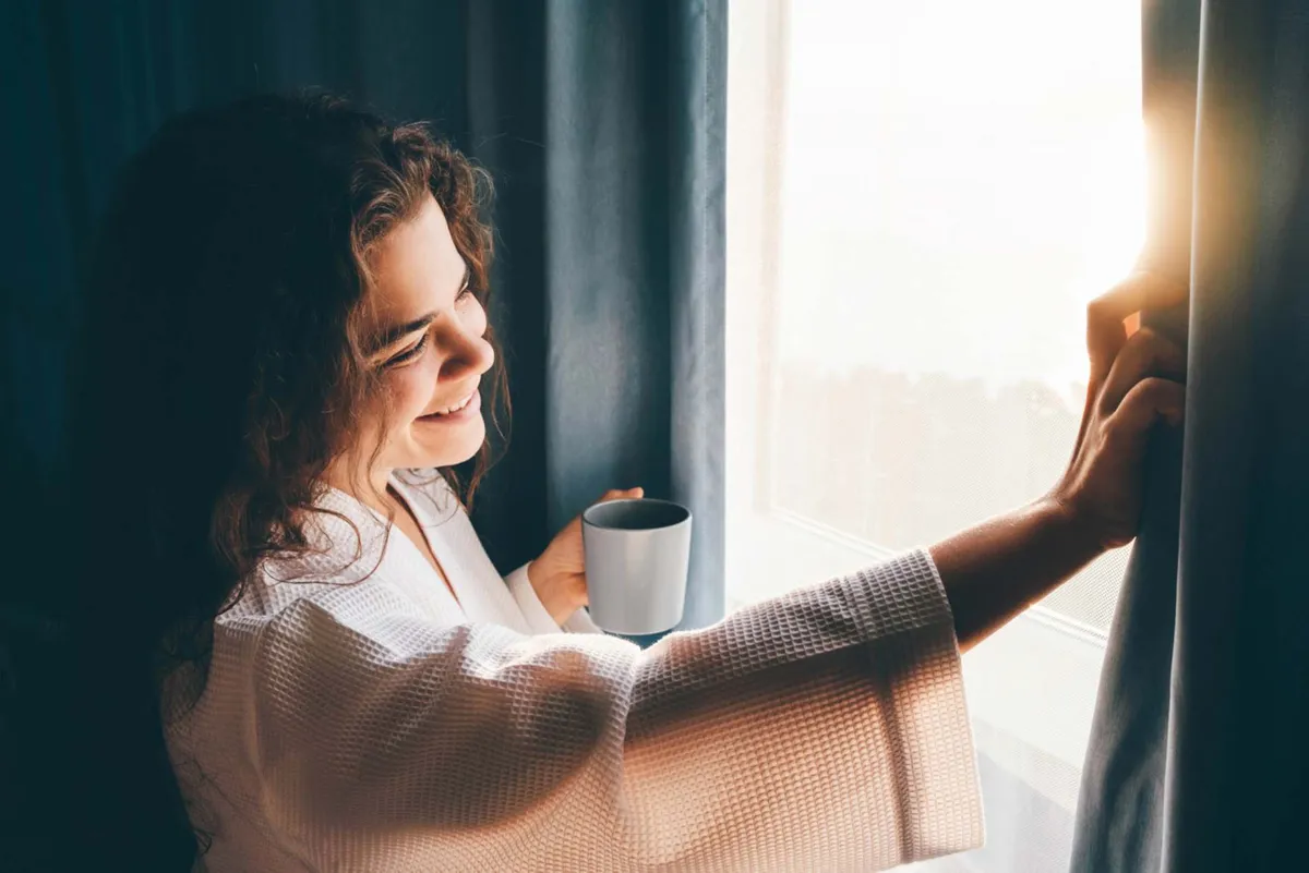 Fensterbekleidung 2025: Warum thermoregulierende Jalousien jetzt durchstarten